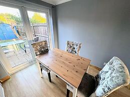 Ashford Blissful Retreat Modern 3-bed House