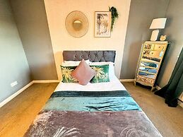 Ashford Blissful Retreat Modern 3-bed House