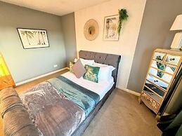 Ashford Blissful Retreat Modern 3-bed House