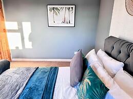 Ashford Blissful Retreat Modern 3-bed House