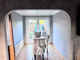 Ashford Blissful Retreat Modern 3-bed House