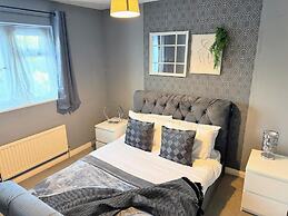 Ashford Blissful Retreat Modern 3-bed House