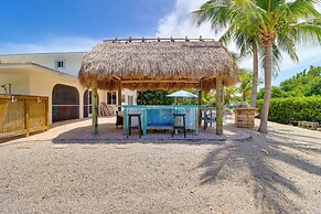Walk to Beach: Waterfront Home in Marathon!
