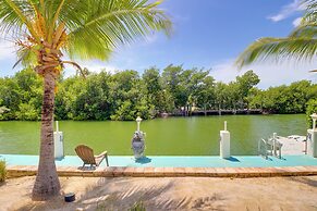 Walk to Beach: Waterfront Home in Marathon!