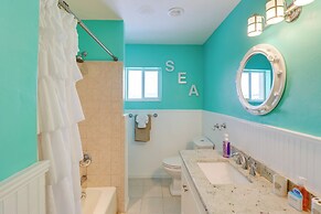 Walk to Beach: Waterfront Home in Marathon!