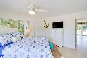Walk to Beach: Waterfront Home in Marathon!