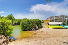 Walk to Beach: Waterfront Home in Marathon!