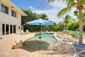 Walk to Beach: Waterfront Home in Marathon!