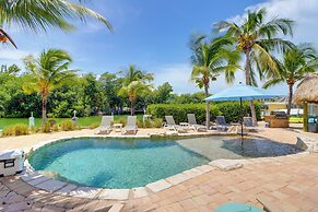 Walk to Beach: Waterfront Home in Marathon!