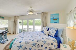 Walk to Beach: Waterfront Home in Marathon!