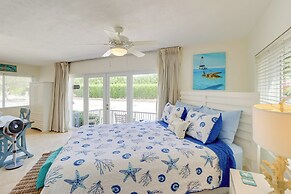 Walk to Beach: Waterfront Home in Marathon!