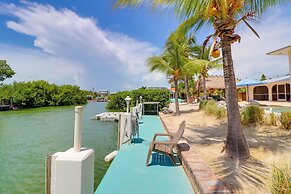 Walk to Beach: Waterfront Home in Marathon!