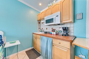 Madeira Beach Studio: Walk to John's Pass!