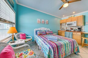 Madeira Beach Studio: Walk to John's Pass!