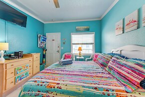 Madeira Beach Studio: Walk to John's Pass!