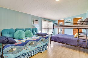 Mins From Anna Maria Island: Bright Home w/ Pool!