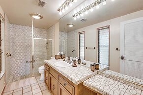 Spacious Home - 6 Mi to Downtown Fresno!