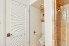 Spacious Home - 6 Mi to Downtown Fresno!