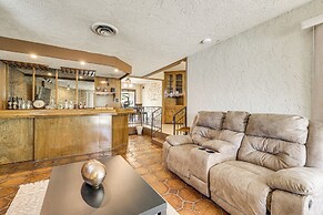 Spacious Home - 6 Mi to Downtown Fresno!