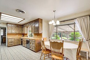 Spacious Home - 6 Mi to Downtown Fresno!