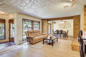 Spacious Home - 6 Mi to Downtown Fresno!