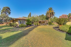 Spacious Home - 6 Mi to Downtown Fresno!