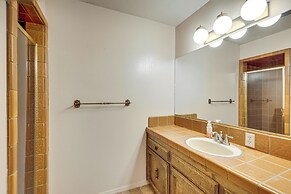 Spacious Home - 6 Mi to Downtown Fresno!