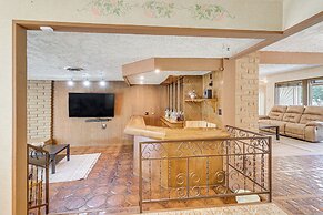 Spacious Home - 6 Mi to Downtown Fresno!