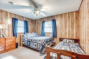 Cabin in Boulder Junction w/ Fire Pit + Deck!