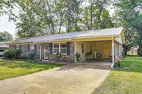 'dandy's Getaway' w/ Fire Pit & Yard in Henderson