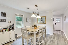 'dandy's Getaway' w/ Fire Pit & Yard in Henderson