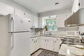 'dandy's Getaway' w/ Fire Pit & Yard in Henderson