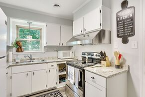 'dandy's Getaway' w/ Fire Pit & Yard in Henderson