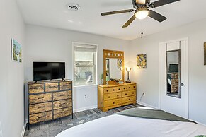 'dandy's Getaway' w/ Fire Pit & Yard in Henderson