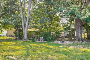'dandy's Getaway' w/ Fire Pit & Yard in Henderson