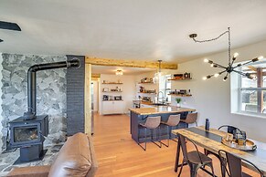 Mountain-view Log Cabin in Wyoming Wilderness