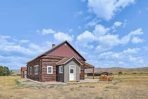 Mountain-view Log Cabin in Wyoming Wilderness