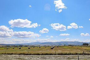 Mountain-view Log Cabin in Wyoming Wilderness