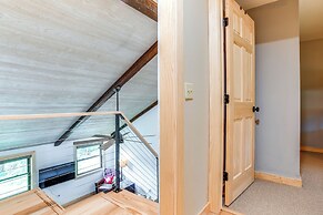 Skier's Paradise: Townhome w/ Deck in Cortland!