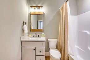 9 Mi to Smith Mountain Lake: Getaway in Moneta!