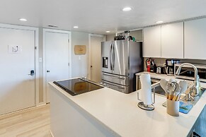 Bernard's Landing Condo w/ Lake & Pool Access!