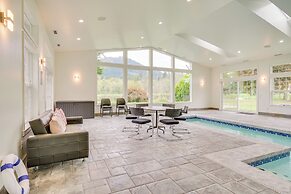 Private Pond & Indoor Pool: Grand Arlington Villa!
