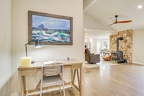 Private Pond & Indoor Pool: Grand Arlington Villa!