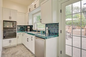 Private Pond & Indoor Pool: Grand Arlington Villa!