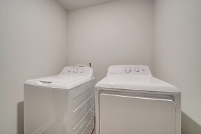 Spacious Home: 8 Mi to Bernheim Arboretum!