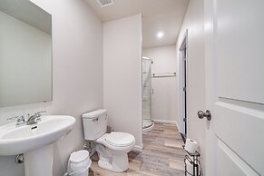 Spacious Home: 8 Mi to Bernheim Arboretum!