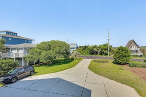 Walk to Beaches: Home w/ Patio in Surf City!