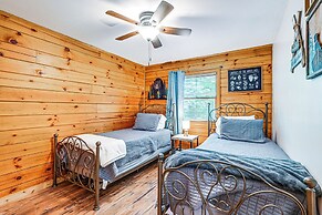 Cabin w/ Hot Tub, Near Smoky Mountains Natl Park!