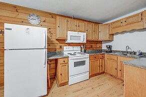 Cabin w/ Hot Tub, Near Smoky Mountains Natl Park!