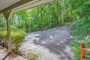 Cabin w/ Hot Tub, Near Smoky Mountains Natl Park!